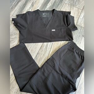 Figs - Catarina Top & Yola Pant- small 
Great condition